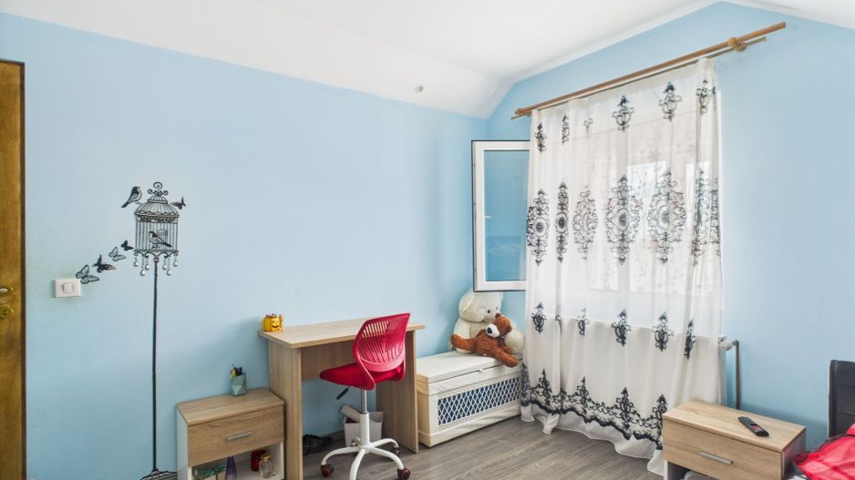 Casă spațioasă cu grădină în Topolovățu Mare - Poză 14