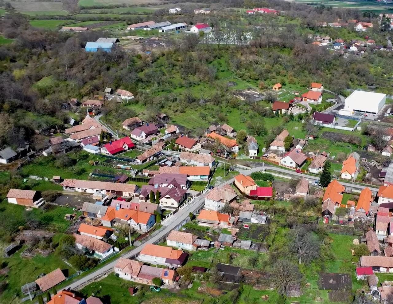 Casa eleganta,curte amenajata, garaj,Central,Brancovenesti,Mures - Poză 10