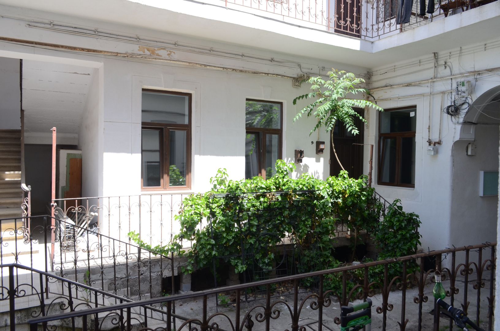 Apartament renovat in zona centrala - Poză 1