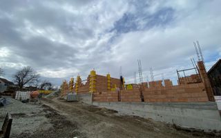 Casă Tip Duplex | 4 Camere | 2 Balcoane | Terasă | Șura Mică - Poză 2