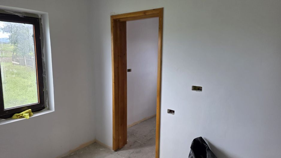 Casa la rosu Boroaia-Suceava - Poză 4