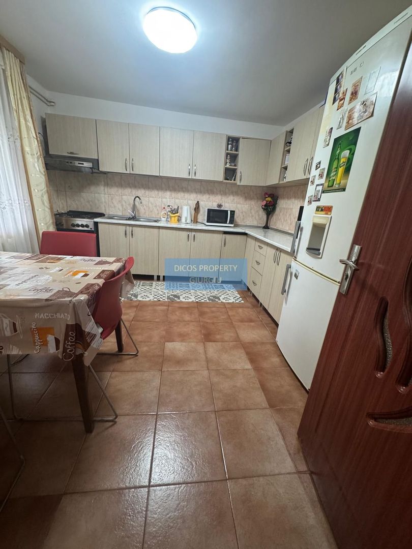 Casă de vânzare pe strada Sabarului - Poză 6