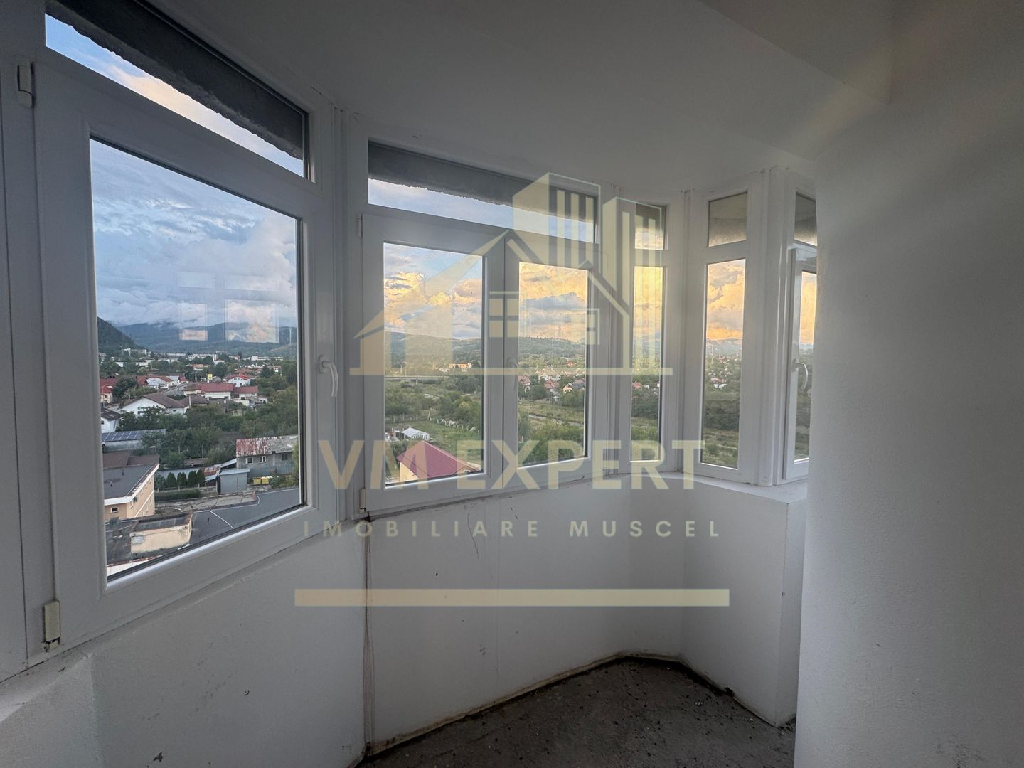 APARTAMENT 3 CAMERE ETAJ 7/8 BLOC UNICAT CAMPULUNG OFERTARE MULTIPLĂ OPEN HOUSE 01.09.25-02.09.25 - Poză 13