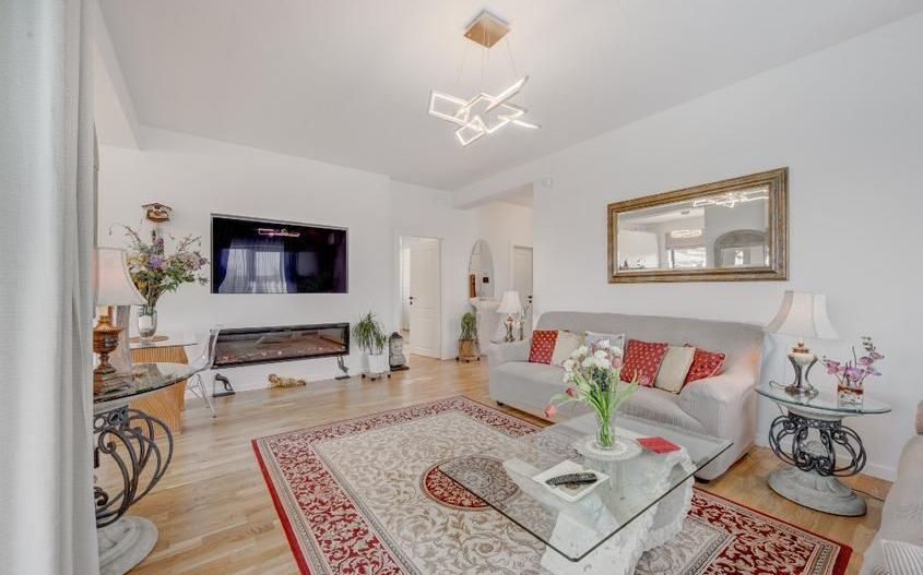 Casă Cochetă, 4 Camere ,Magazie si Beci. - Poză 2