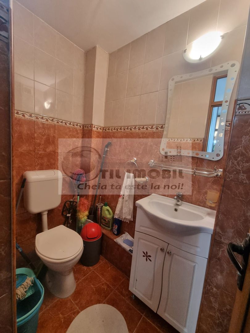 Apartament cu 3 cam, dec, 75 mp, 2 bai, balcon, Nicolina - 135000 euro - Poză 9