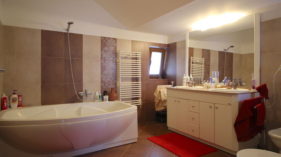 Casă / Vilă cu 5 camere de vânzare în zona Dumbravita - Poză 13