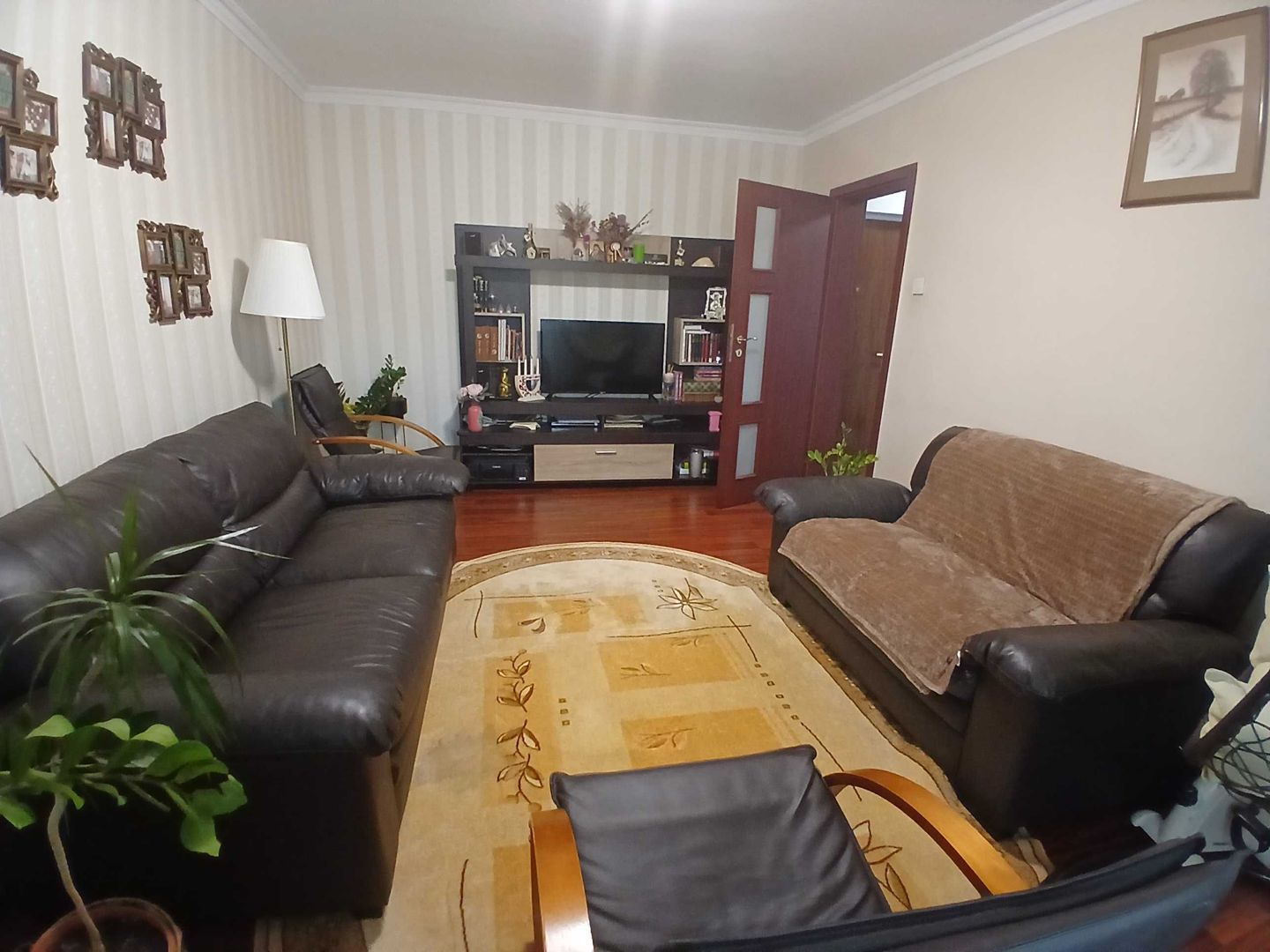 Apartament Luminos 4 Camere.  Decomandat. Zona Universitatea Spiru Haret. - Poză 2