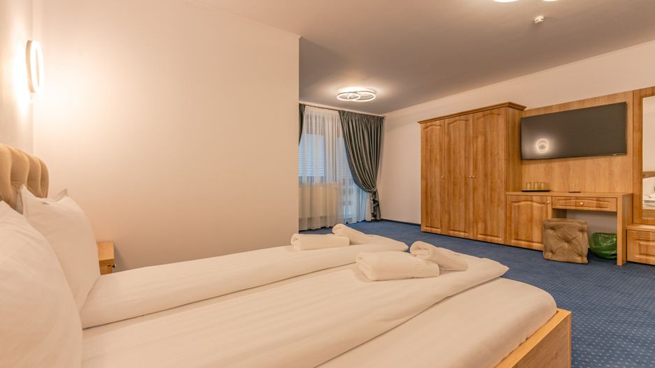 Pensiune Râșnov, 13 camere plus locuință proprietar, zonă Cetate - Poză 36