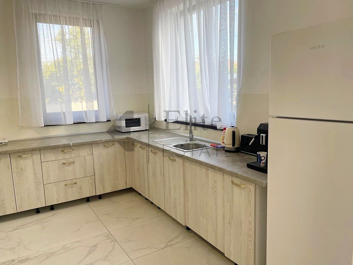 Pensiune de vanzare in statiunea 1 Mai - Poză 8