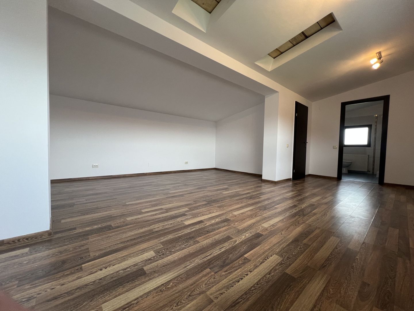 Vila tip Duplex Pipera | 260 mp Utili | Curte Proprie 4 Locuri Parcare - Poză 12