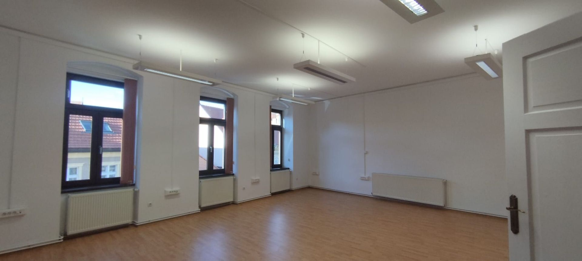 Spațiu birouri 119 mp. , renovat – Strada Castelului - Poză 1