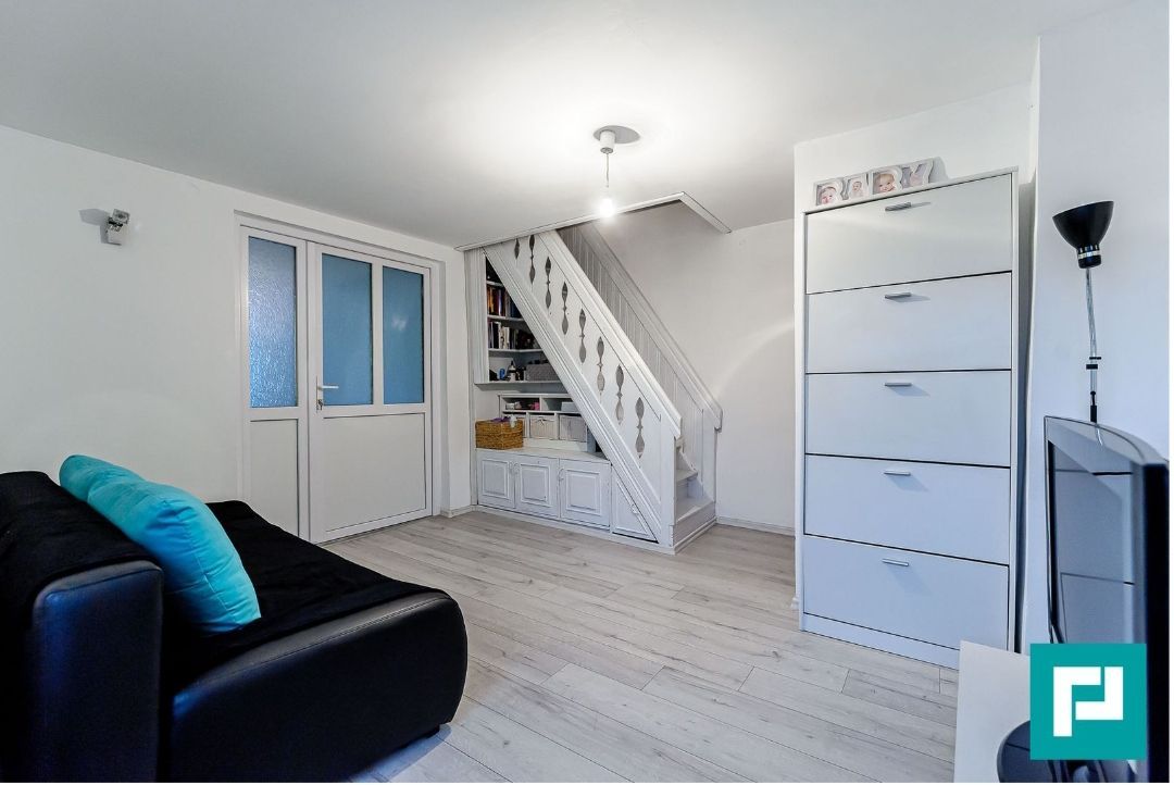 Proprietate cu 5 camere Aurel Vlaicu - Poză 2