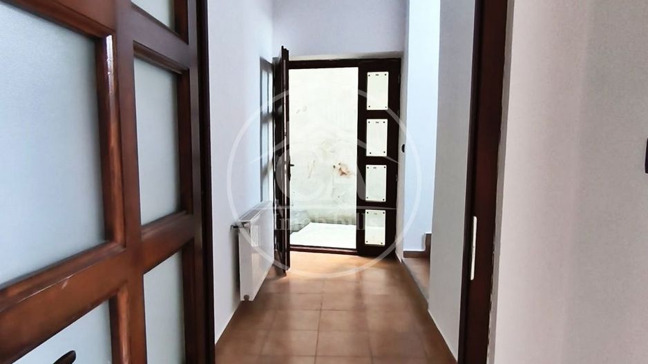 Casa de închiriat cu 6 camere în zona Centrala,  Oradea - Poză 9