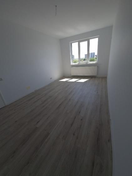 Vând apartament cu 2 camere, decomandat nou  + loc de parcare, situat in complex - Poză 3