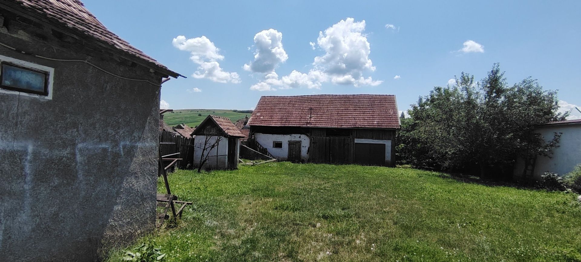 De vânzare o proprietate cu 2 corpuri de clădire și teren, în Agnita - Poză 3