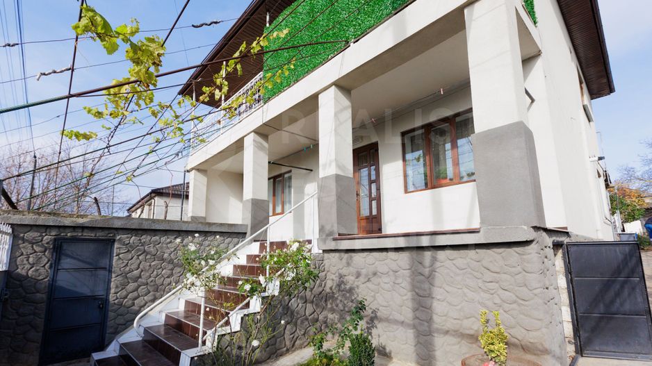 Vânzare, casă individuală, 2 nivele, str. Fructelor, or. Ialoveni. - Poză 1