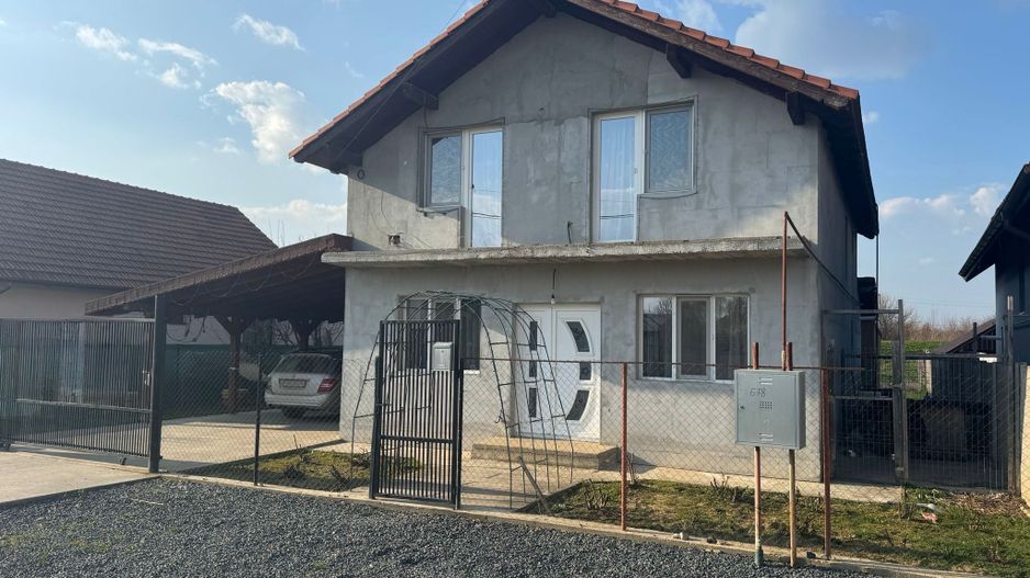 Casa Individuala Sanmihaiu Roman,P+M,4 Camere,2 Bai,Panouri Solare,Carport Auto - Poză 2