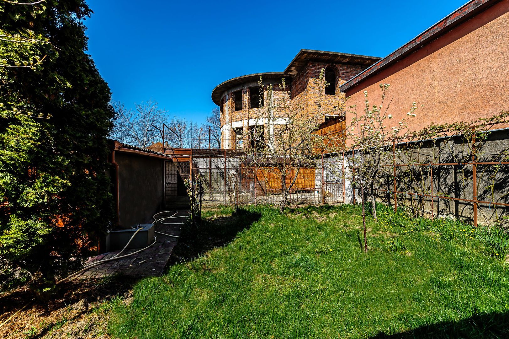 Casă cu 3 camere în Pârneava - Poză 4