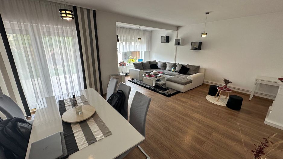 Casă / Vilă cu 5 camere zona Lunei - Poză 11