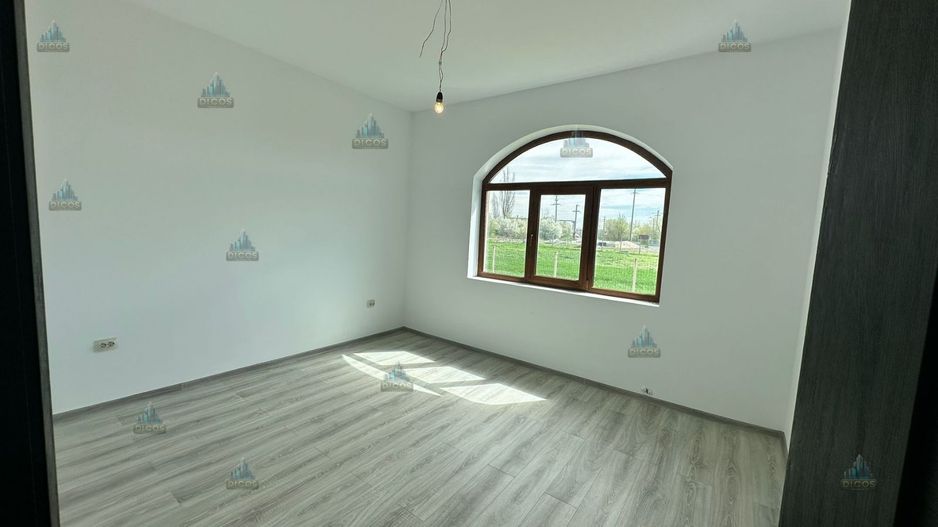 Vilă de vânzare 1500 mp teren - Poză 6