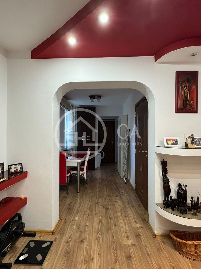 Apartament de vânzare cu 4 camere în zona Rogerius, Oradea - Poză 2