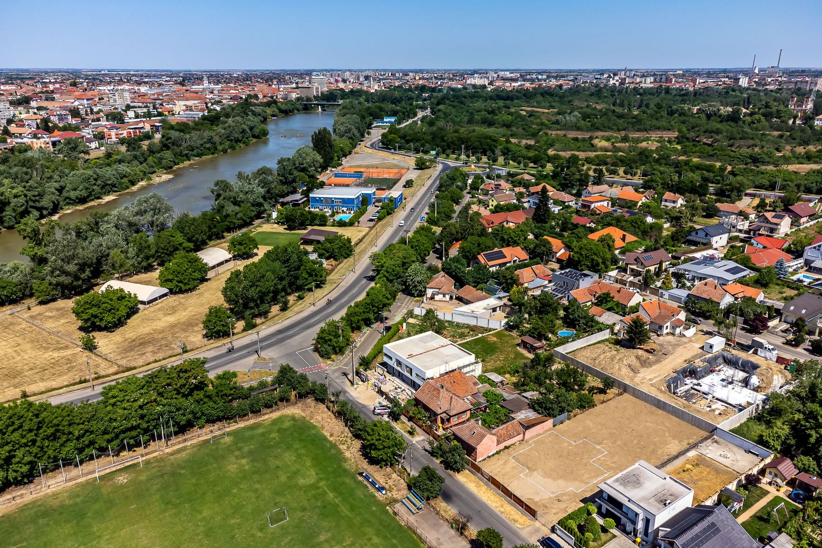 Vila spatioasa in subcetate, proprietate premium - Poză 10