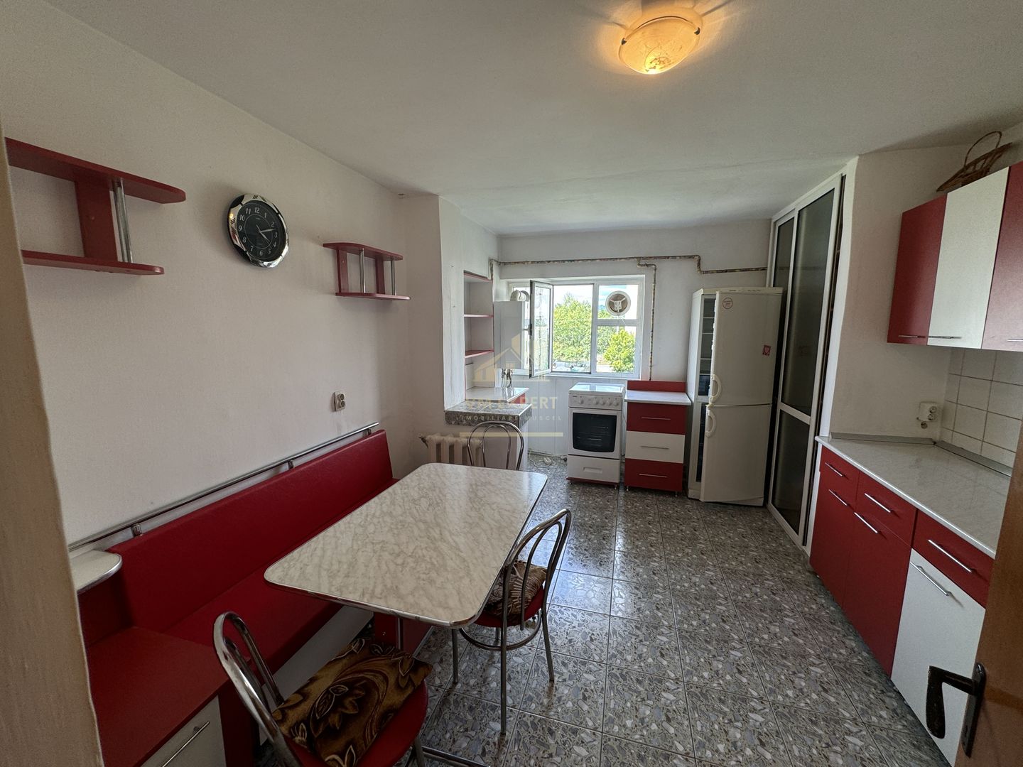 APARTAMENT CAMPULUNG 4 CAMERE, ETAJ 2, GRUI - Poză 3