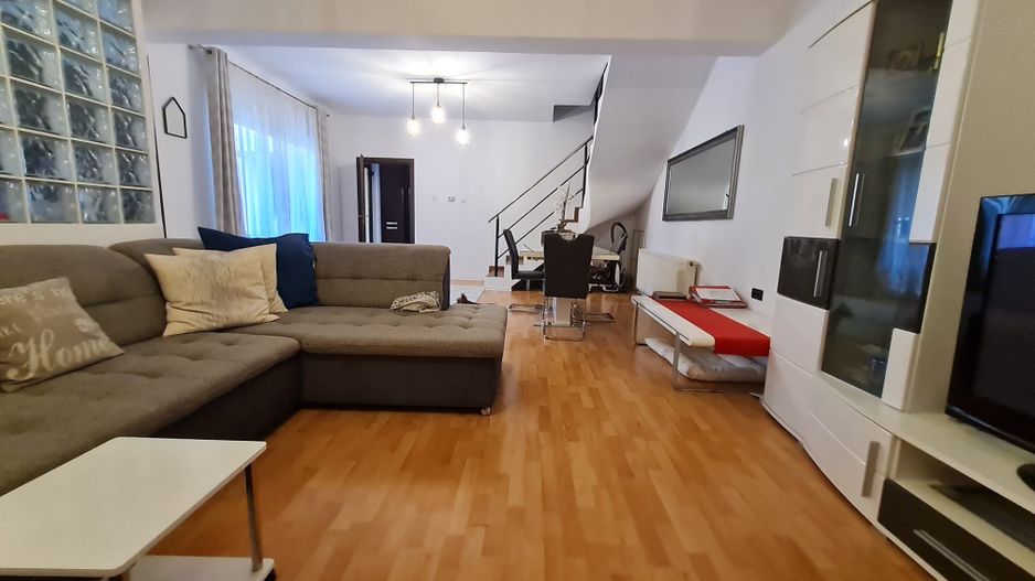 Casa ideală pentru investiție-spațiu comercial/birourii - Poză 1