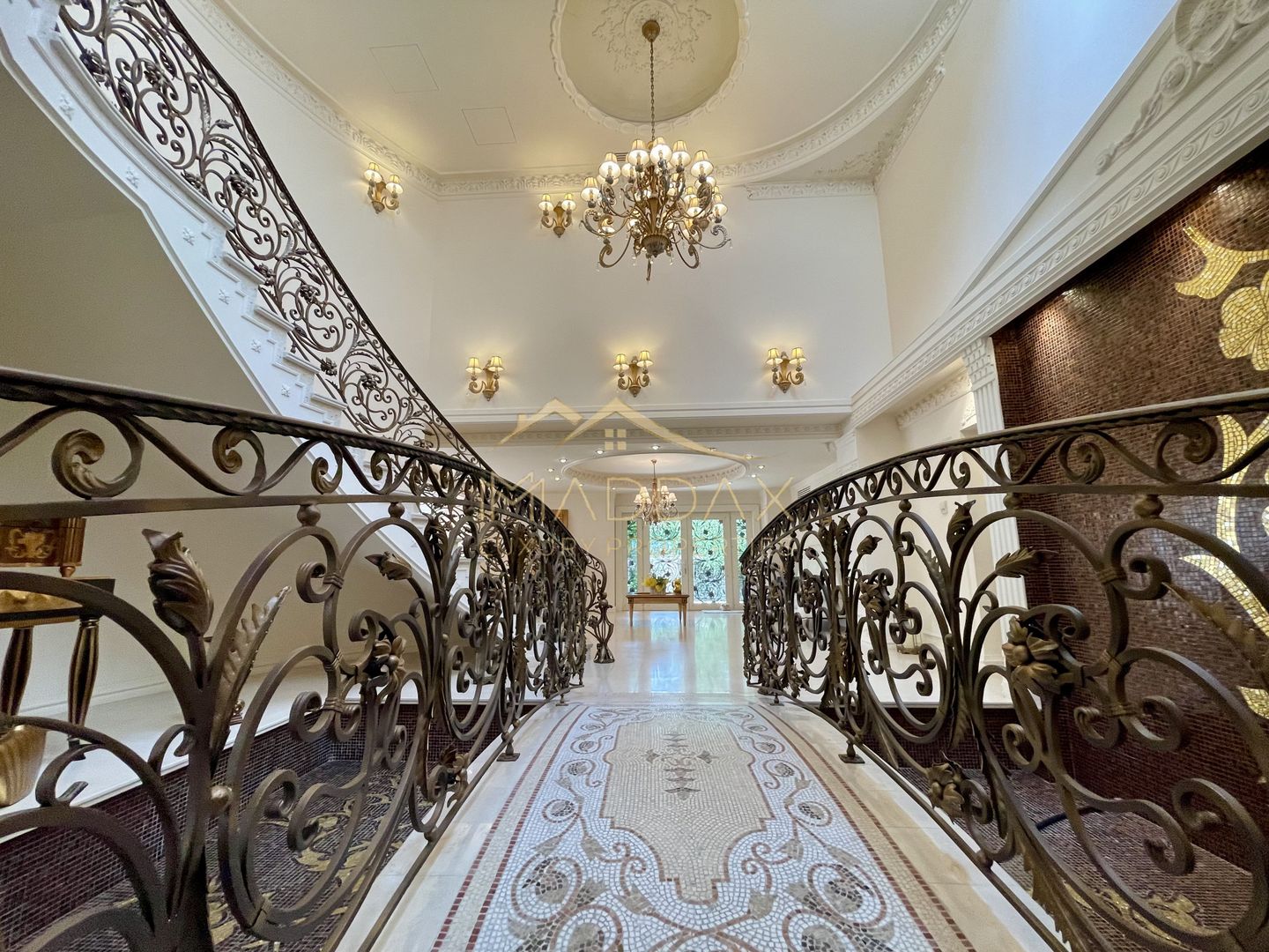 Impressive Villa *1500 SQM usable* 2613 SQM land / Open to the lake - Poză 15