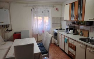 Apartament 2 camere, Cetate, zona Sc. Gen. nr. 7 - Poză 2