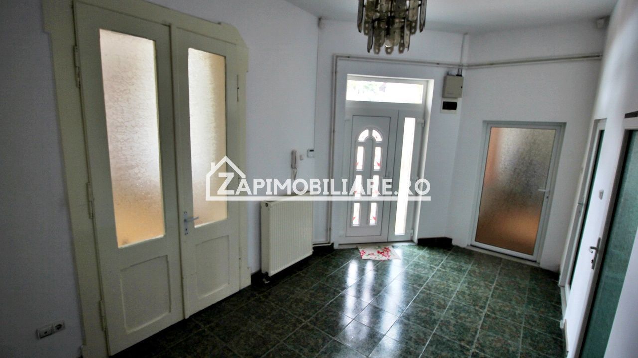 Casă 5 camere, 3 bai,2 bucătării, 200 mp utili, 370 mp teren - Poză 10