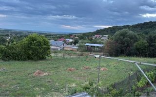 Teren intravilan 2218 mp în Strunga, zonă centrală, cu utilități și deschidere la drum principal - Poză 4