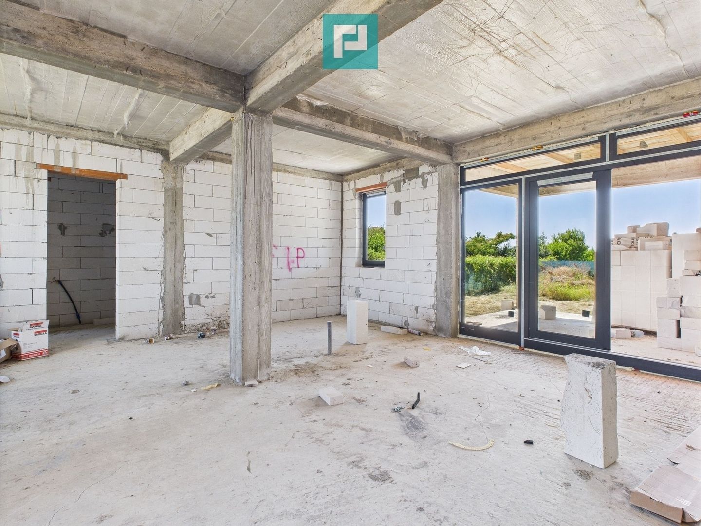 Casă nouă la roșu în Mândruloc - Poză 8