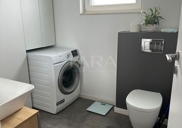 Triplex cu 4 camere de vanzare in Iris - Poză 5