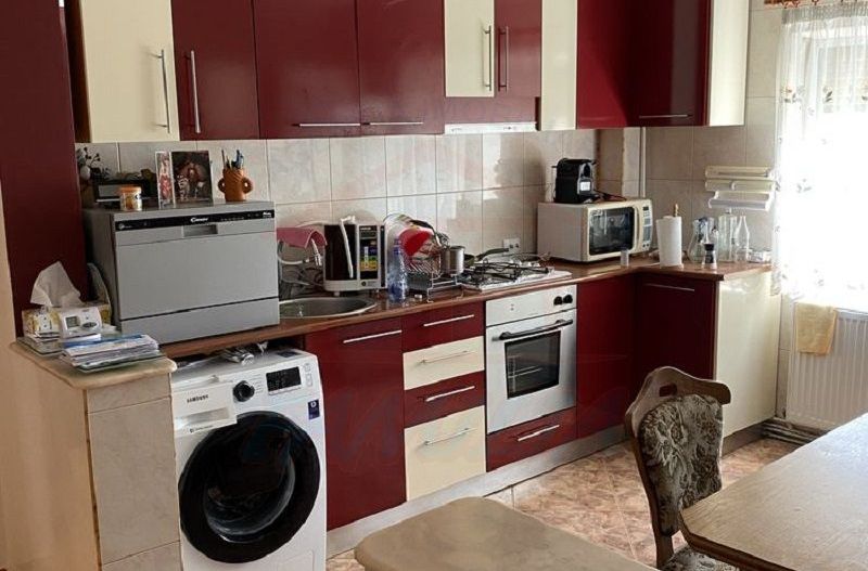 550 Euro inchiriere apartament cu 3 camere, etaj 3 din 8, zona peco BK - Poză 1