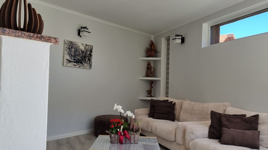 CASA INDIVIDUALA , MODERNA LA POALELE MUNTILOR!! - Poză 3