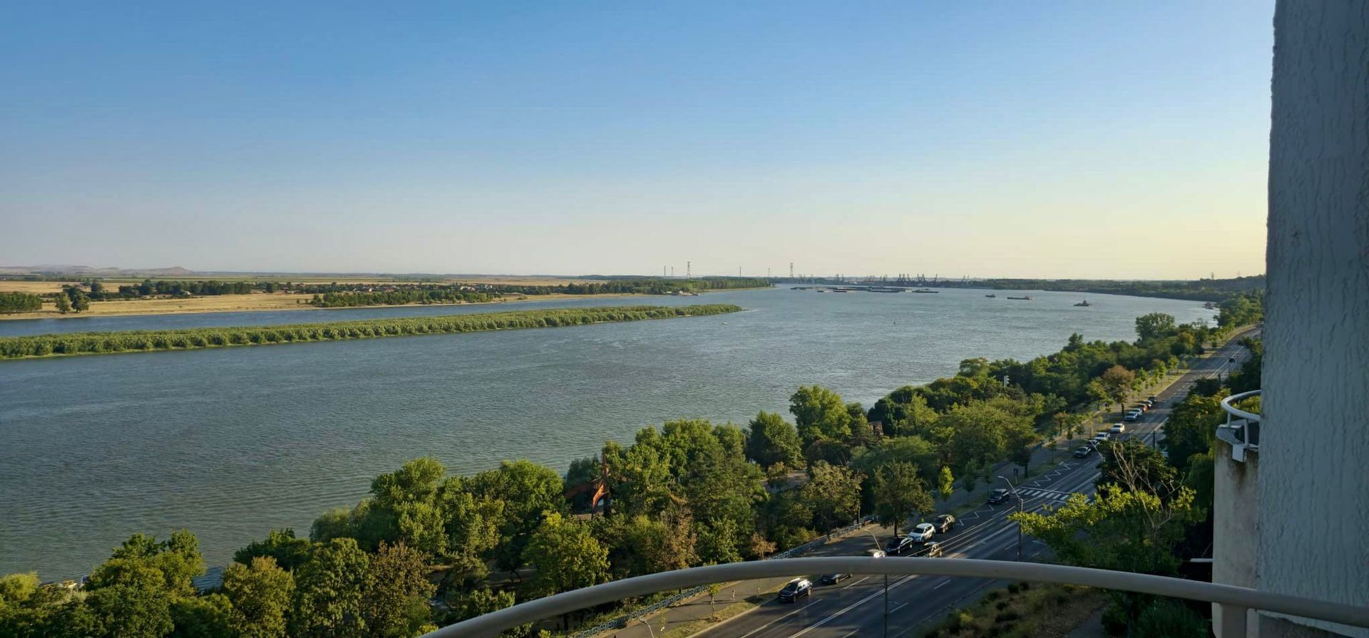 Exclusivitate - Apartament 3 camere, 92 mp - Faleza Dunarii - Poză 1