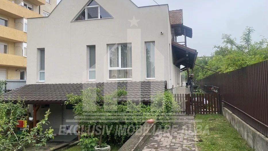 Imobil pretabil pensiune, clinica, spatiu birouri, Cetate - Poză 1