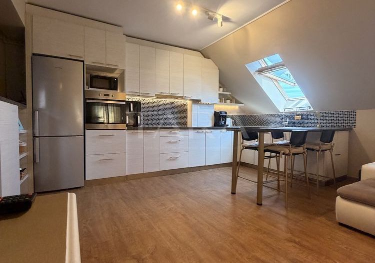 Apartament 3 camere decomandat, renovat complet, parcare și pod. - Poză 1