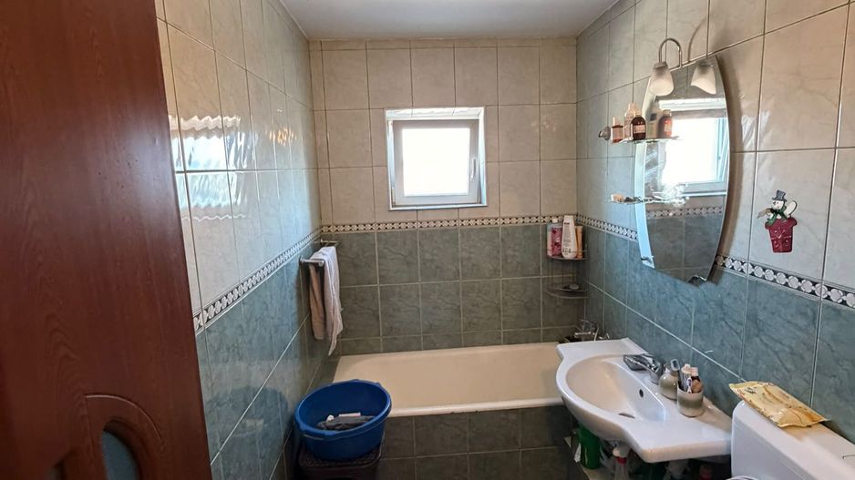 Apartament spațios cu 4 camere – Marghita, zona centrală - Poză 10
