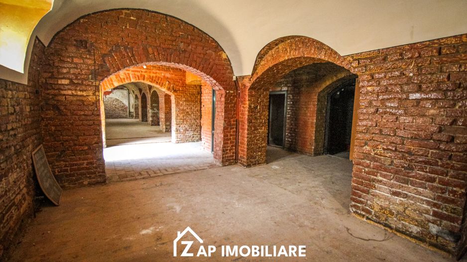 Spatiu 320 mp - 3 Euro / mp pentru restaurant, pub, jocuri societate - Poză 4