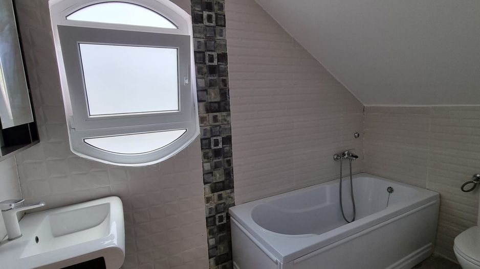 De inchiriat, vila noua - Bariera  Traian - Lacul Brates - Poză 6