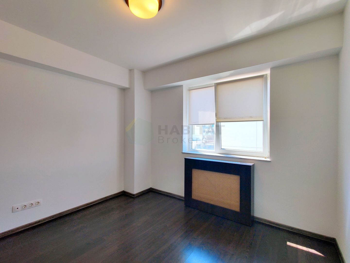 Decomandat, doua bai, loc de parcare in subteran, disponibil imediat - Poză 11