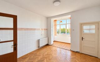 Bloc tip asociatie - zona Kiriac. 4 camere, 3 balcoane. Garaj si boxa. - Poză 7
