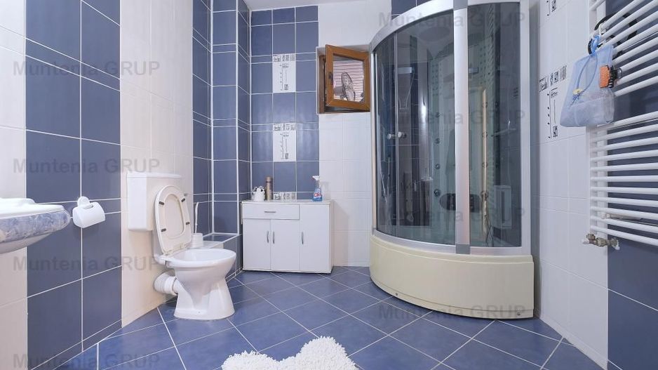 DOBROESTI - Str. Doinei, vila P+E+M, 6 camere, 3 bai cu fininsaje LUX - Poză 4