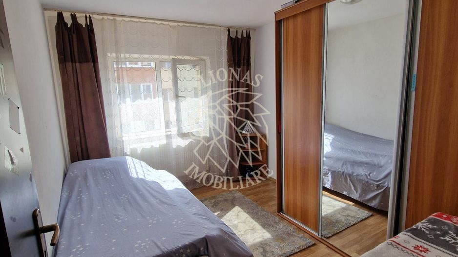 Apartament decomandat 3 camere-2 balcoane-etaj 3-Zona Petru Maior - Poză 4