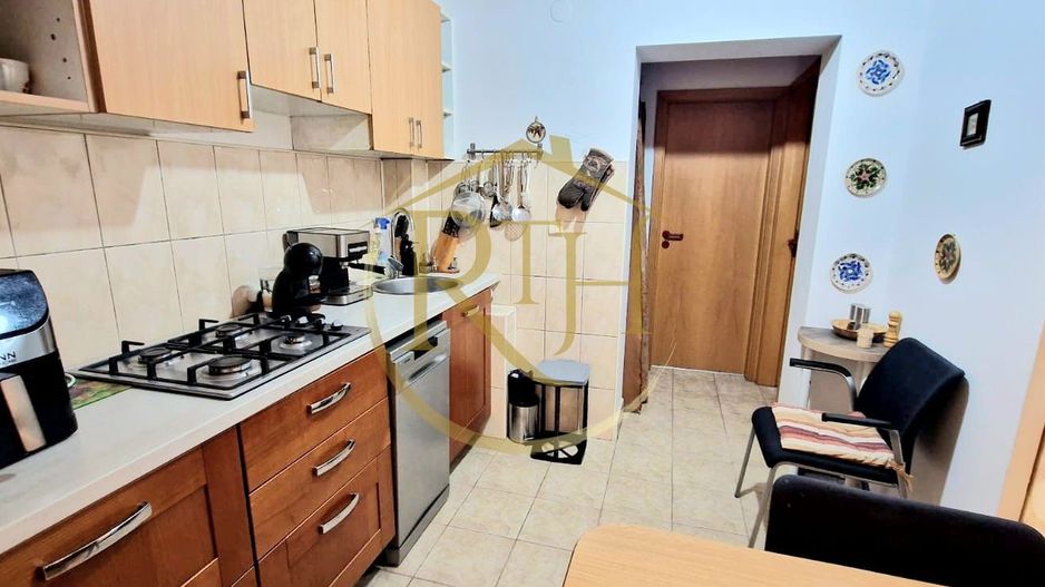 Bloc Nou, Zona Soarelui, apartament 2 camere decomandat, 2 locuri de parcare - Poză 11