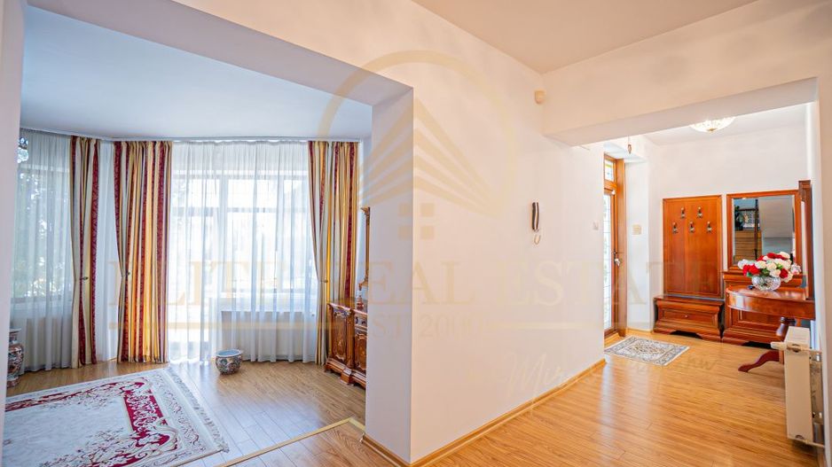 Ovidiu Sud - Zona premium - Vila impozanta, curte mare, garaj, terasa! - Poză 6