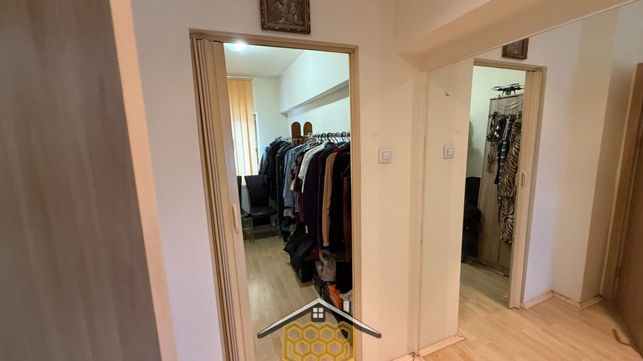 Casa P+1 cu garaj si 950 mp teren in Simnicul de jos -  Comision 0% - Poză 9