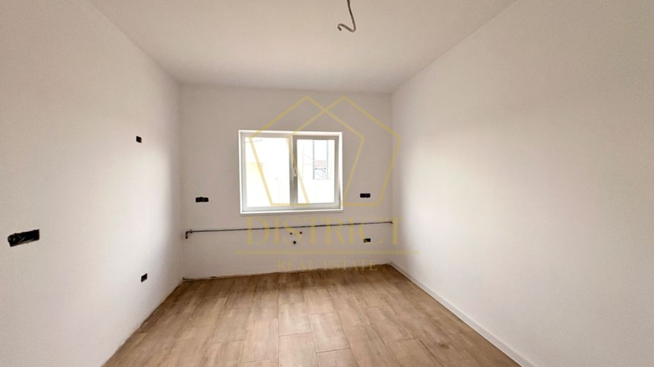 Duplex cu 4 camere, despărțit prin camera tehnica | Mosnita Veche - Poză 6